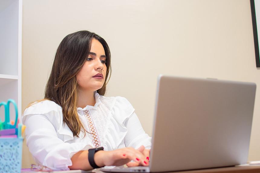 vertical-view-of-a-businesswoman-working-in-the-of-2023-11-27-05-36-47-utc.jpg